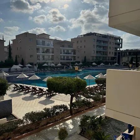 Modern Vacation At Elysia Park Lejlighed Paphos